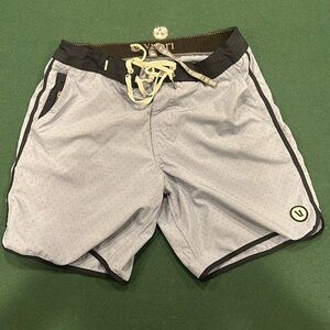Vuori Cruise Boardshort SIZE 28
